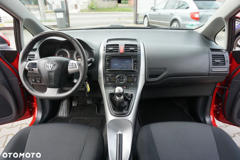 Toyota Auris 1.6 Executive - 31