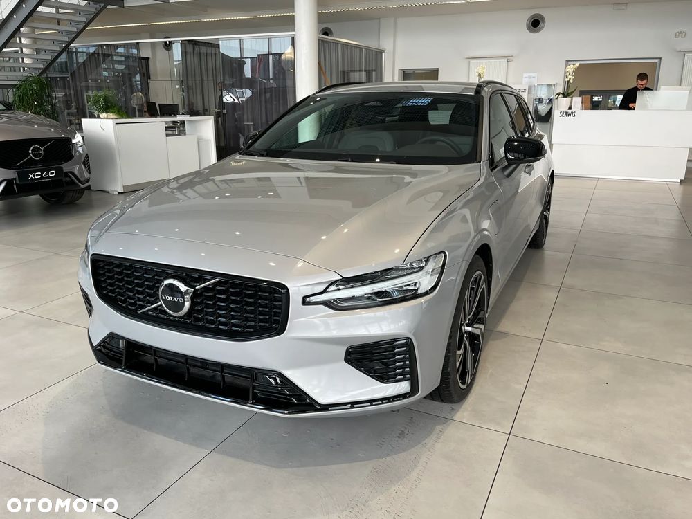 Volvo V60 T6 AWD Plug-In Hybrid Plus Dark - 1