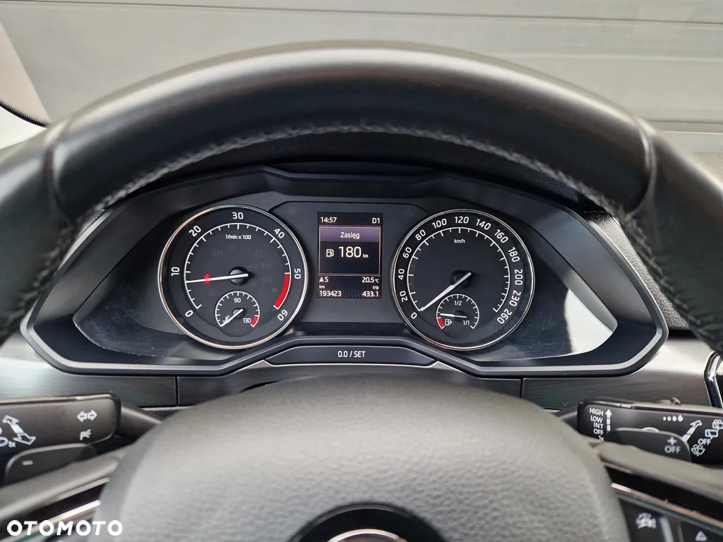 Skoda Superb Combi 2.0 TDI DSG Premium Edition - 27
