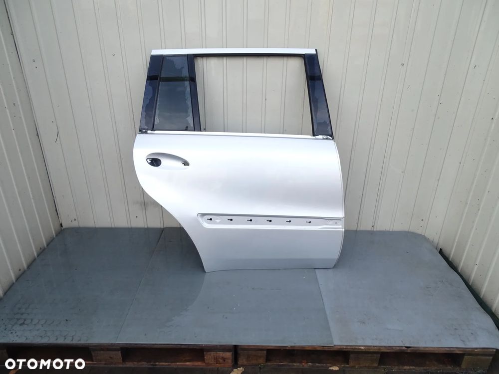 MB GL X 164 Drzwi prawy tył C775 PRAWE TYLNE