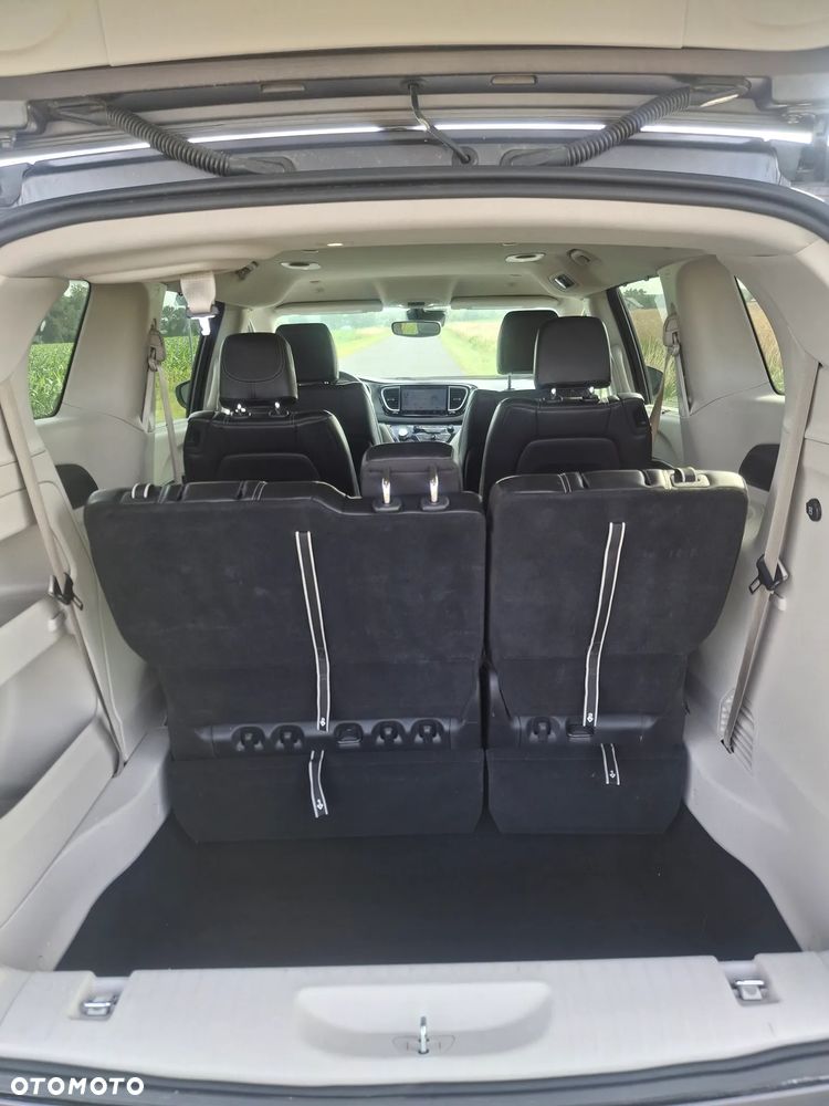 Chrysler Pacifica - 8