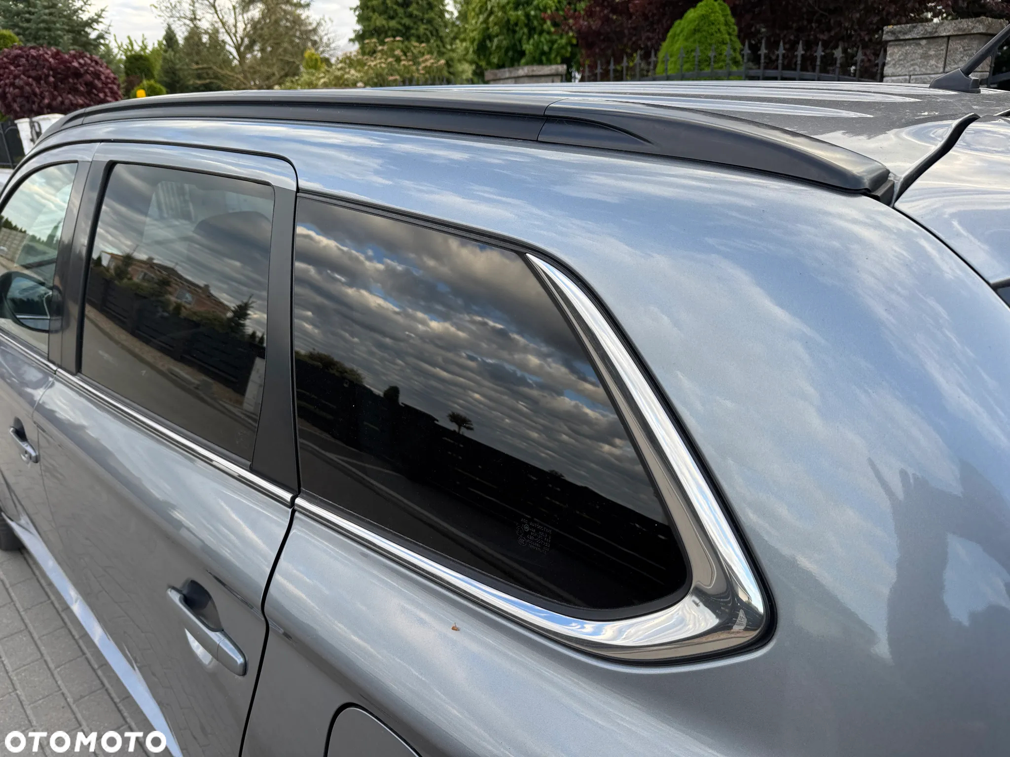 Mitsubishi Outlander PHEV Instyle NAVI + - 26