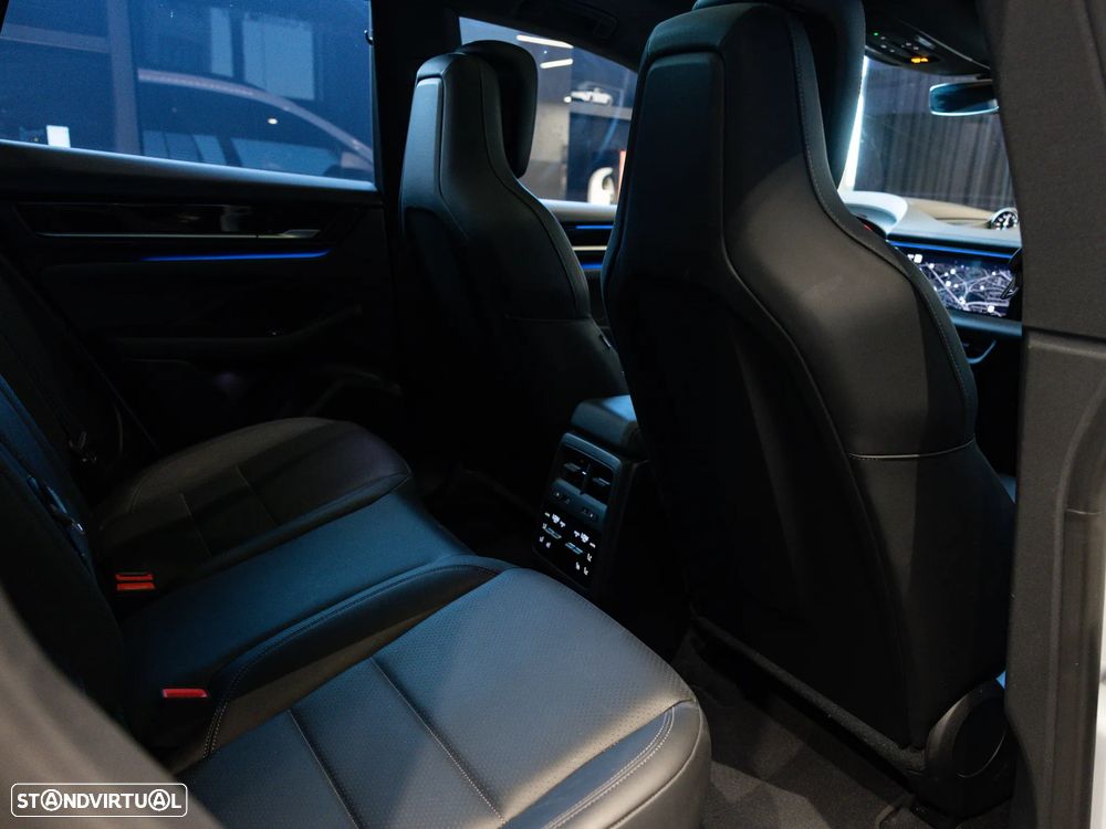 Porsche Macan Electric 4S - 41