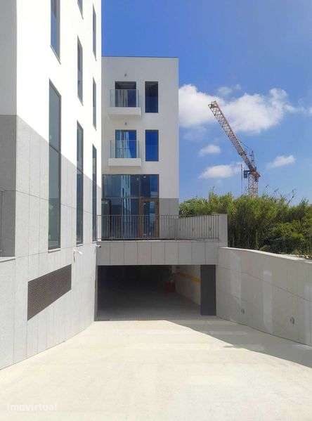 Vende T1+1 com Lugar de Garagem e Arrumo Novo na Fontinha, Porto - Grande imagem: 4/12