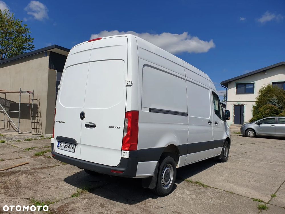 Mercedes-Benz Sprinter 319 - 3