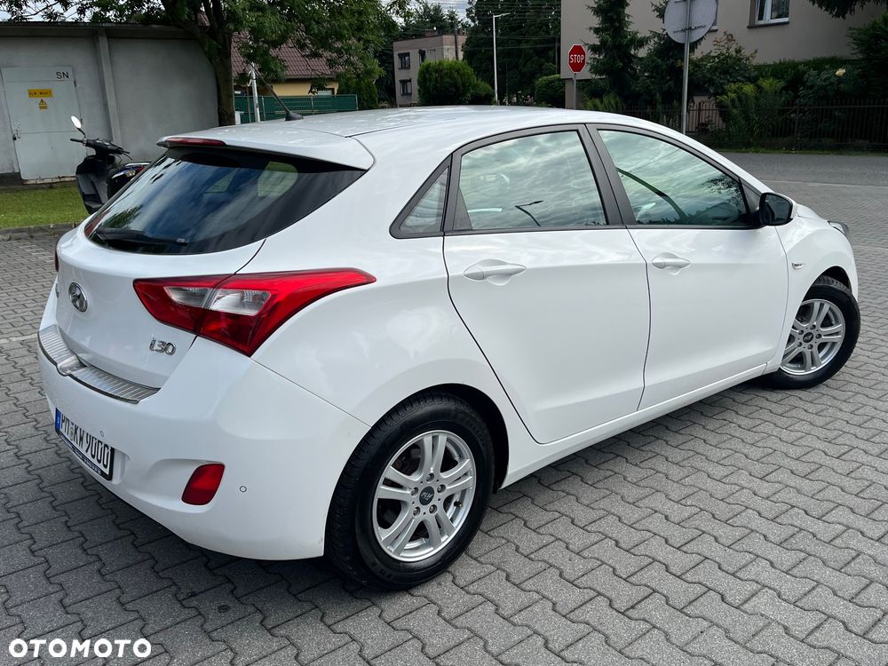 Hyundai i30 blue 1.4 Classic - 11