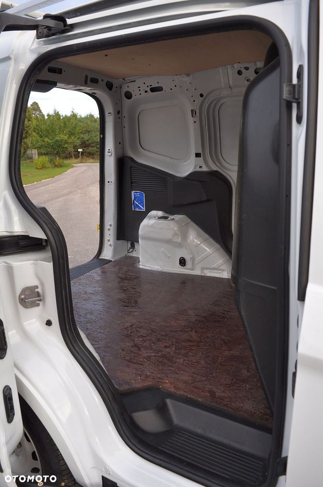 Ford Transit Courier - 22