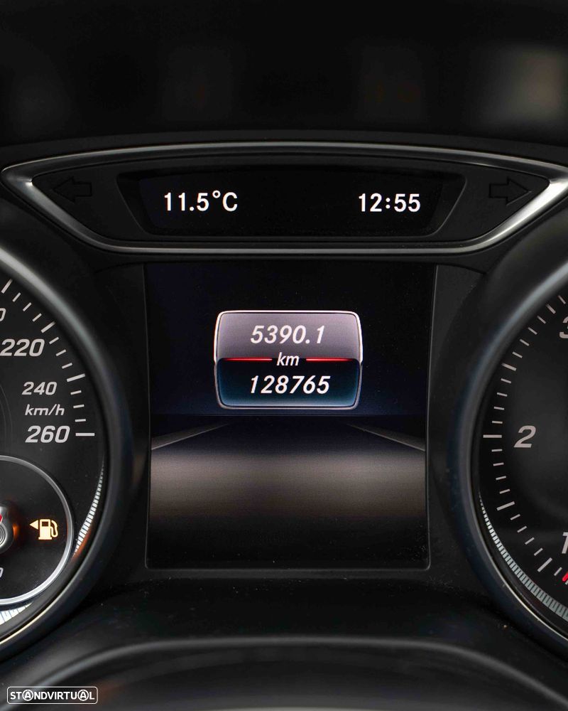 Mercedes-Benz CLA 180 d Shooting Brake - 19