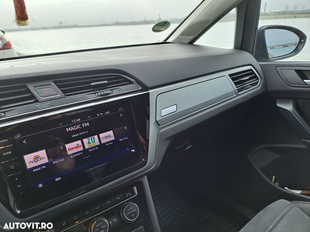 Volkswagen Touran - 10