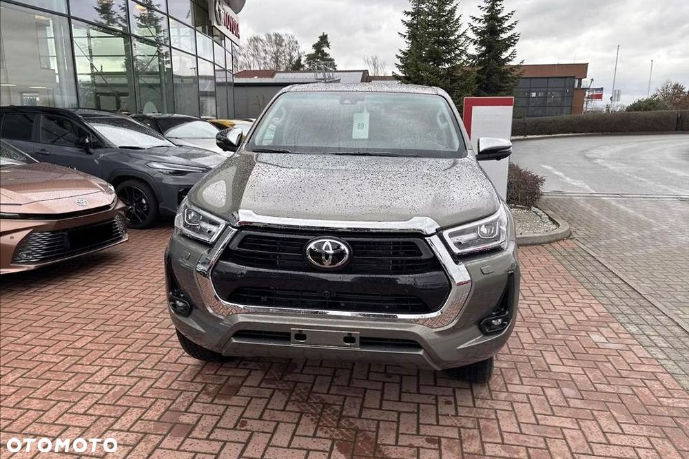 Toyota Hilux - 2