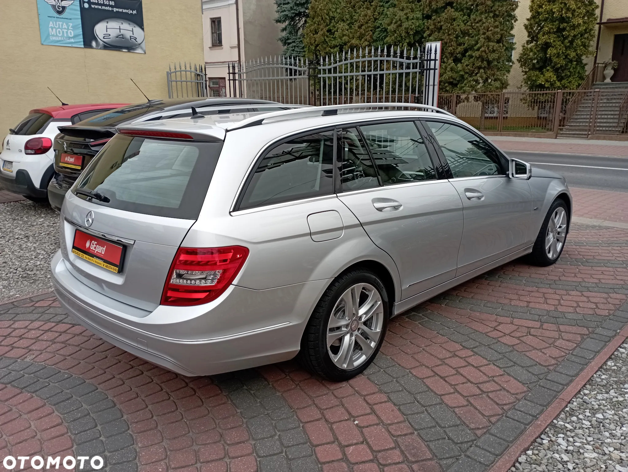 Mercedes-Benz Klasa C 180 CGI BlueEff Avantgarde - 4