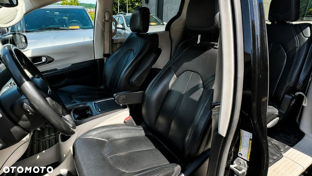 Chrysler Pacifica - 11