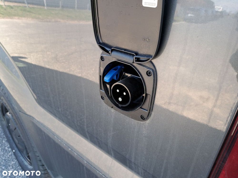 Volkswagen Grand California Grand California 600 DMC 3500kg silnik: 2,0 l TDI EURO VI-e SCR / 163KM/skrzynia biegów: Przedni napęd automatyczna 8-biegowa rozstaw osi: 3640 mm - 22