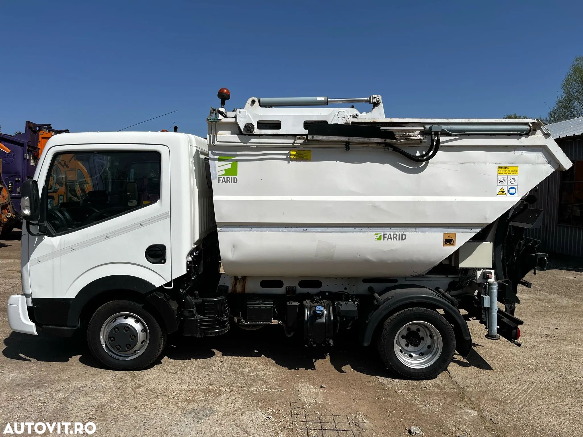 Nissan NT 400 Cabstar - 1