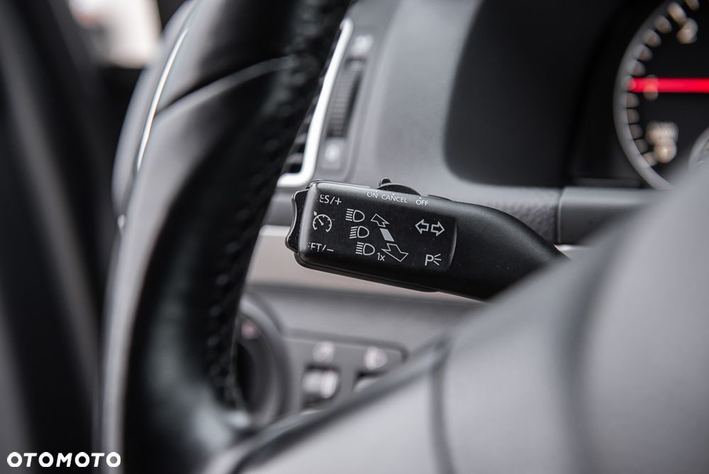 Volkswagen Touran 1.6 TDI DPF BlueMotion Technology Comfortline - 19