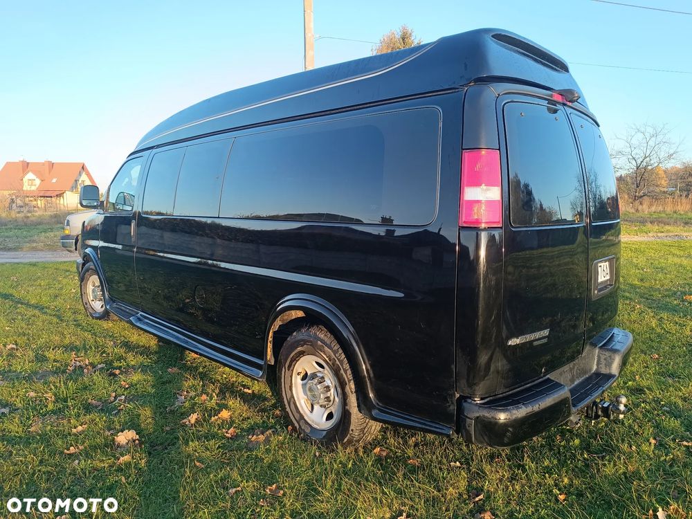 Chevrolet Express - 7