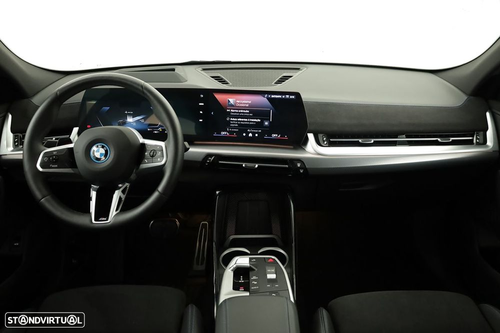 BMW iX2 eDrive20 Pack Desportivo M - 9
