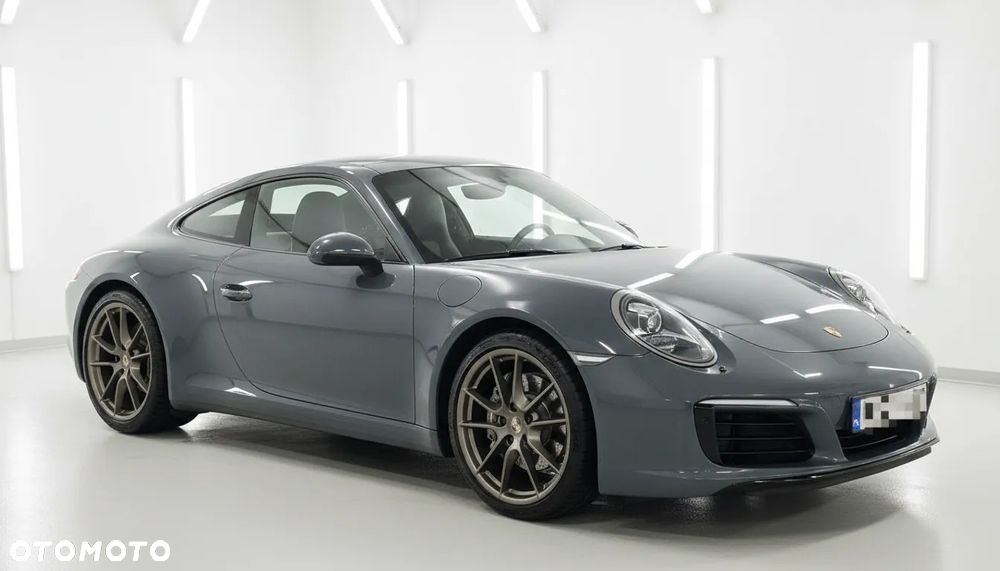 Porsche 911 Carrera - 1