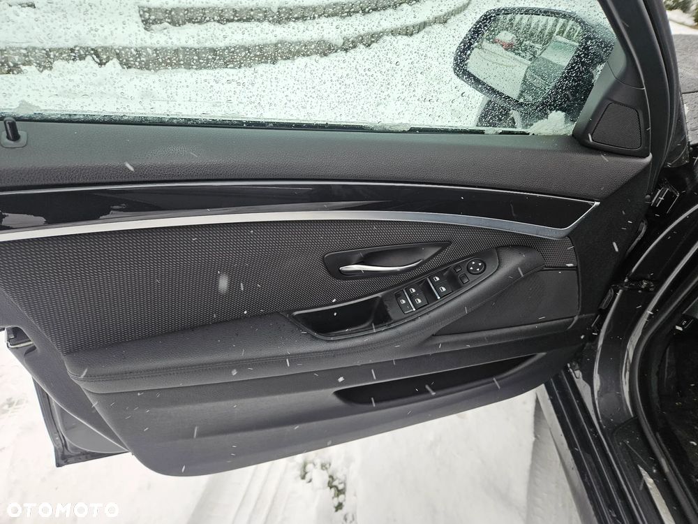 BMW Seria 5 520d xDrive - 24
