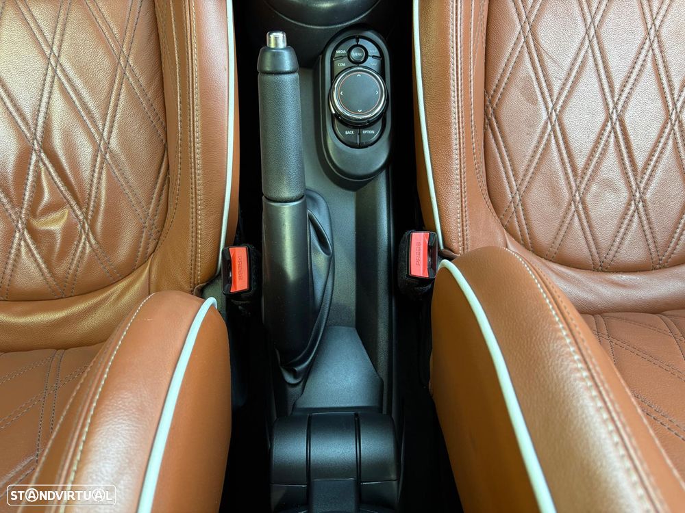 MINI 5 Portas Cooper D Aut. - 31