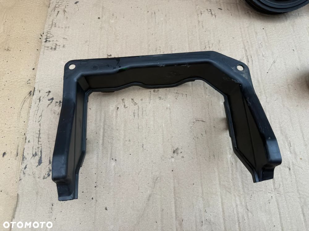 Mocowanie pokrywy akumulatora Land Rover Discovery Sport L550 BJ32-02214-A - 1