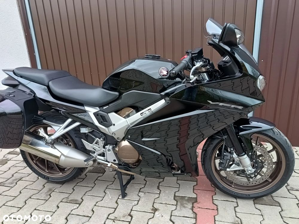 Honda VFR - 2