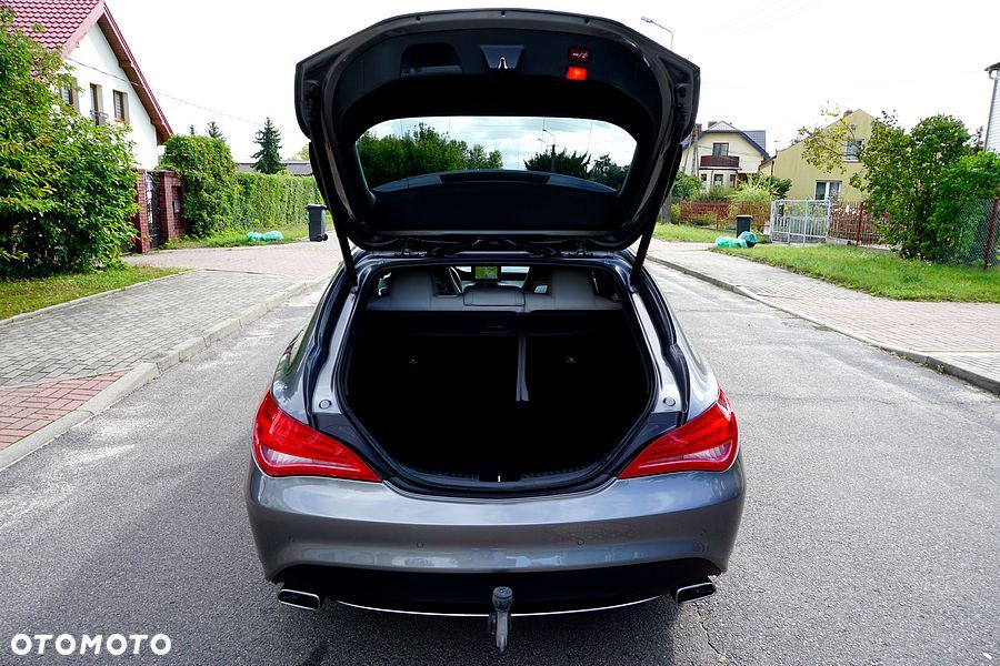 Mercedes-Benz CLA 180 Peak Edition - 12