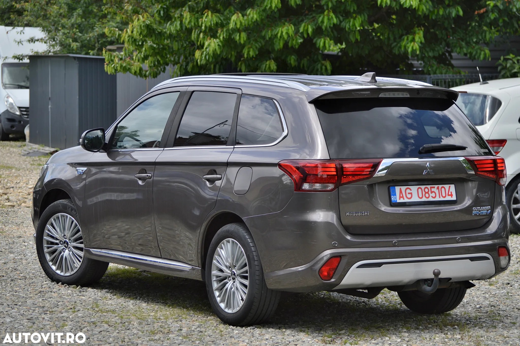 Mitsubishi Outlander 2.4 4WD Plug-In Hybrid - 4