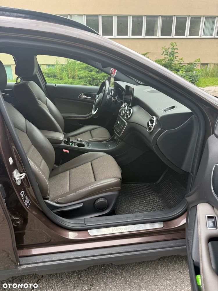Mercedes-Benz GLA - 8