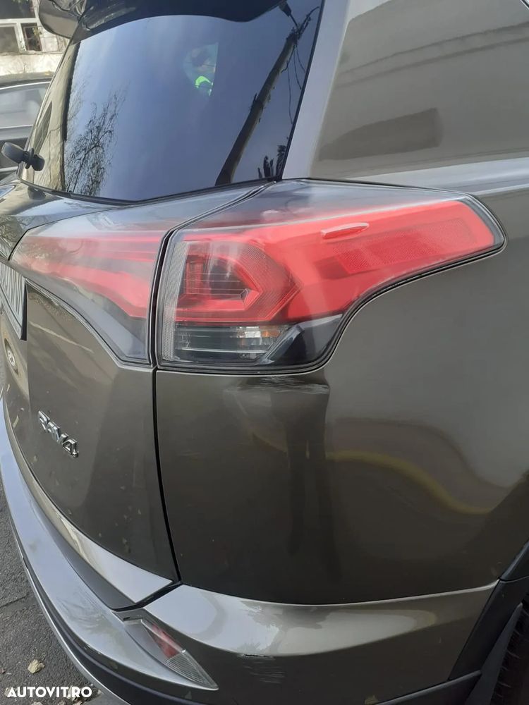 Toyota RAV4 2.0 D-4D 2WD Luxury - 11