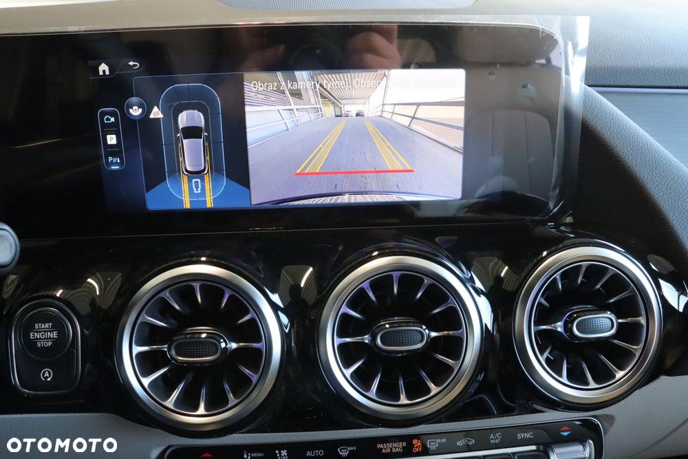 Mercedes-Benz GLA 200 d Progressive 8G-DCT - 12