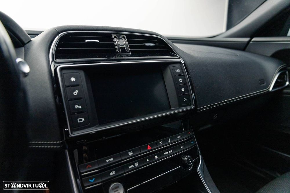Jaguar XE 2.0 D R-Sport Aut. - 32