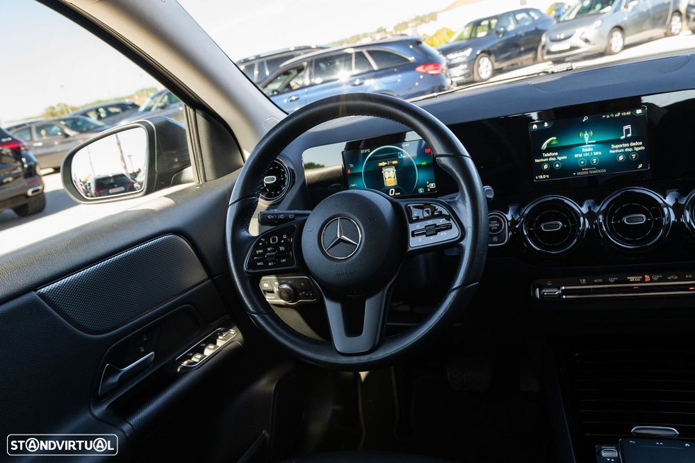Mercedes-Benz GLA 180 d — fotografia 21