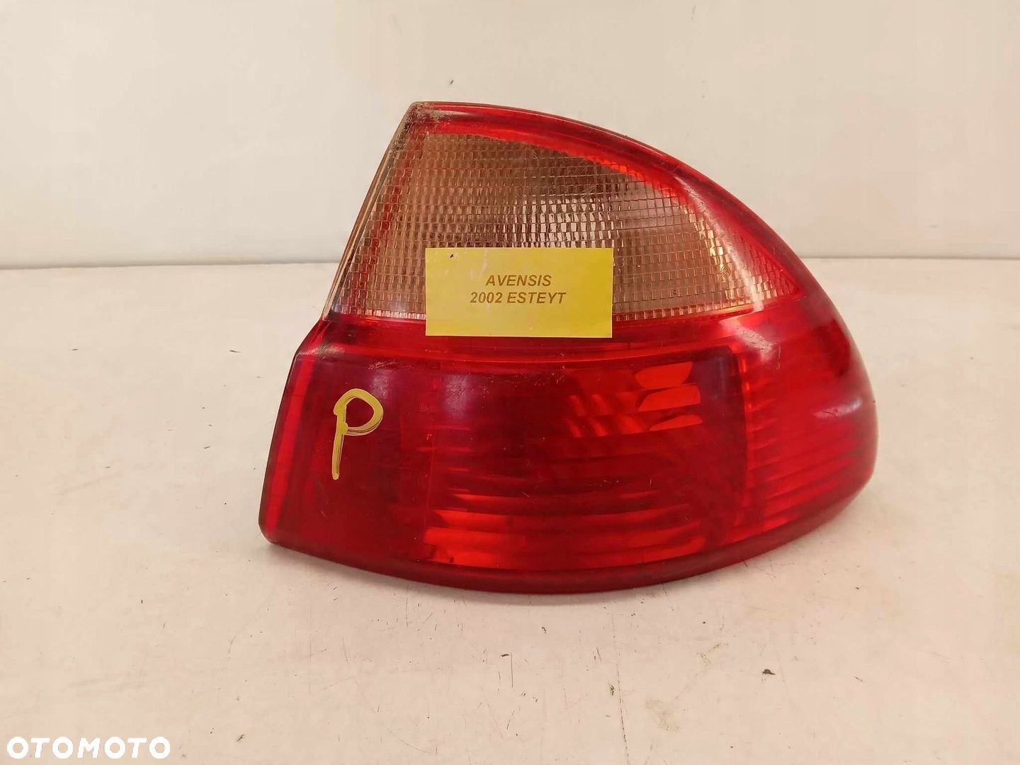 LAMPA TYLNA PRAWA TYŁ TOYOTA AVENSIS T22 KOMBI - 1