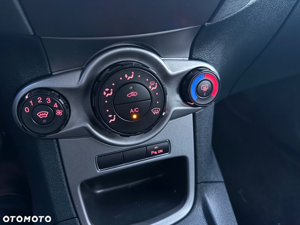 Ford Fiesta 1.6 TDCi Champions Edition - 9