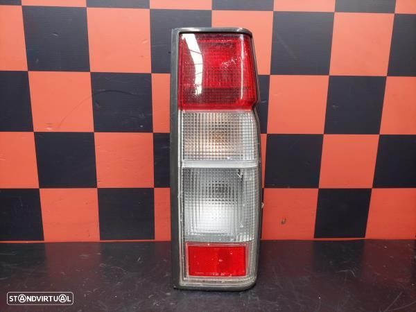 Farolim Stop Direito Nissan Navarra (D22) - 1