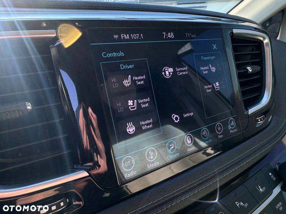 Chrysler Pacifica - 16