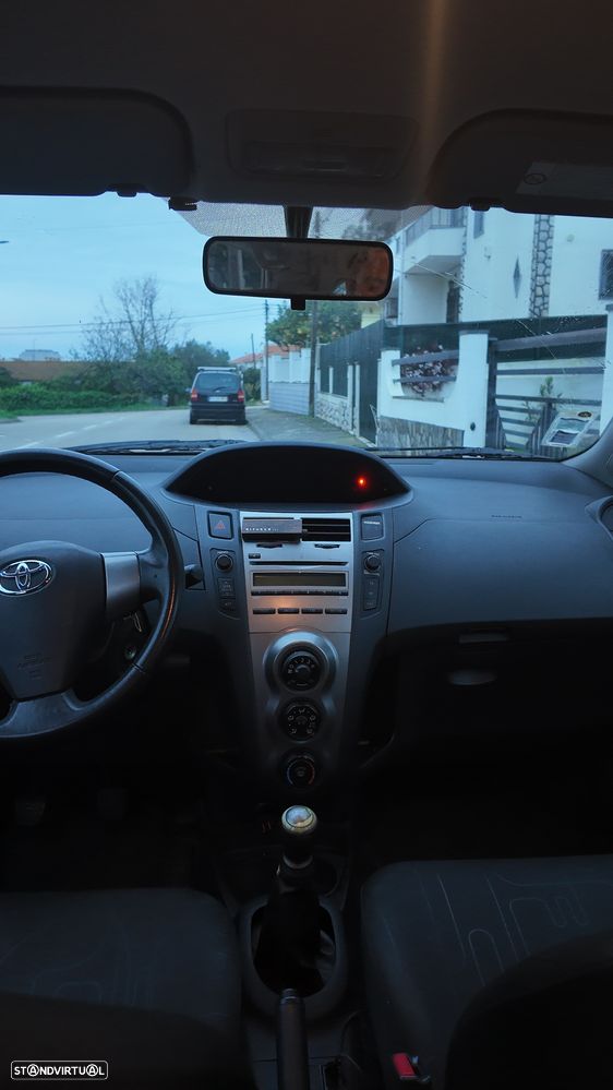 Toyota Yaris 1.0 VVT-i AC Manual - 3