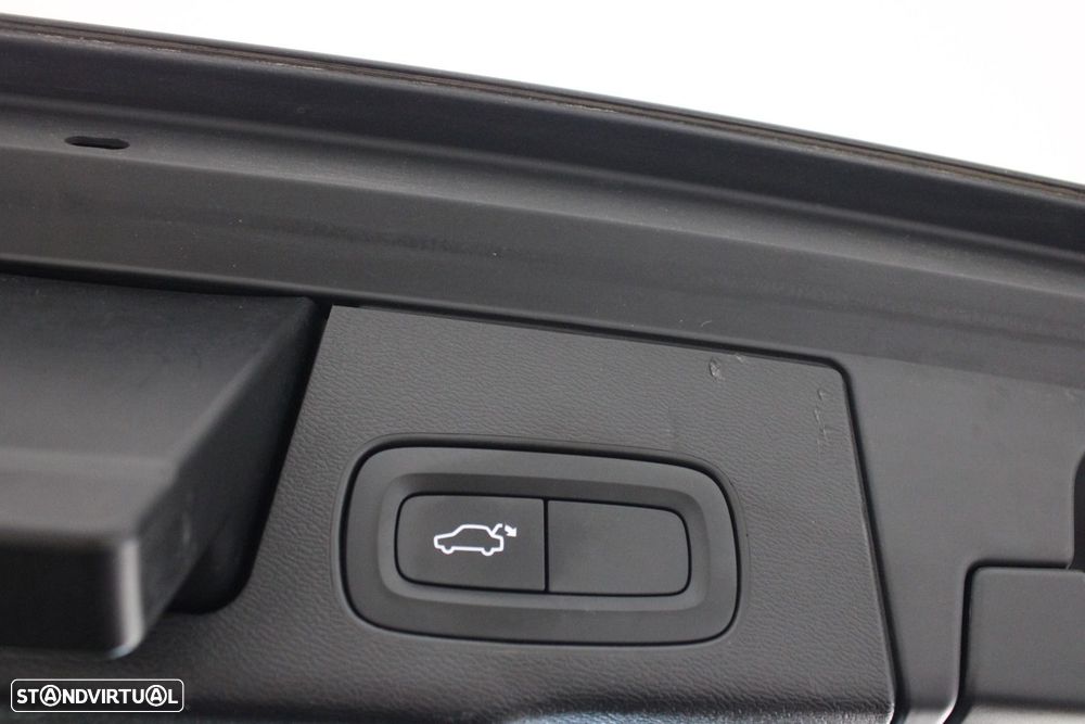 Volvo XC 60 2.0 T8 PHEV Momentum AWD — fotografia 35