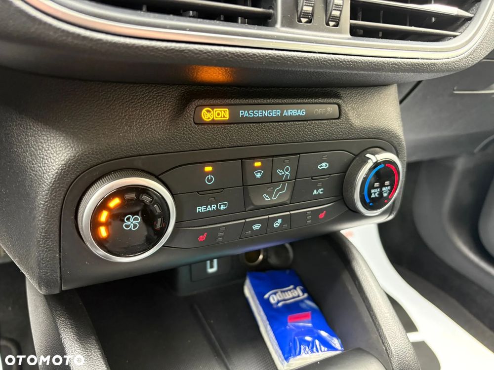 Ford Focus 2.0 EcoBlue Active Business - 22