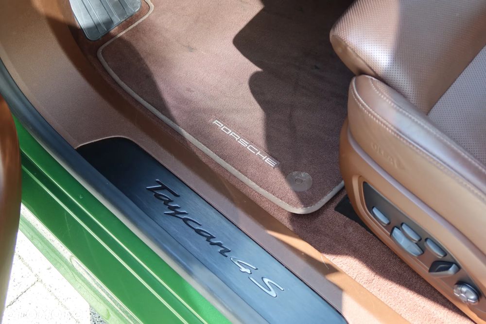 Porsche Taycan - 28