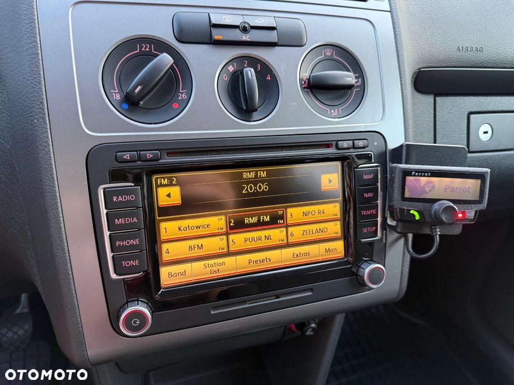 Volkswagen Touran - 12