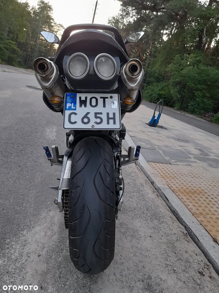 Suzuki GSR - 14