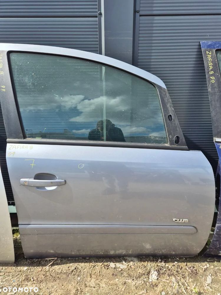 DRZWI KLAPA MASKA OPEL ZAFIRA II B - 16