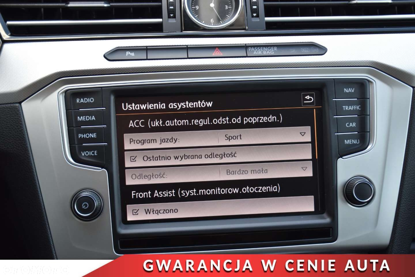 Volkswagen Passat 2.0 TDI SCR Comfortline - 24