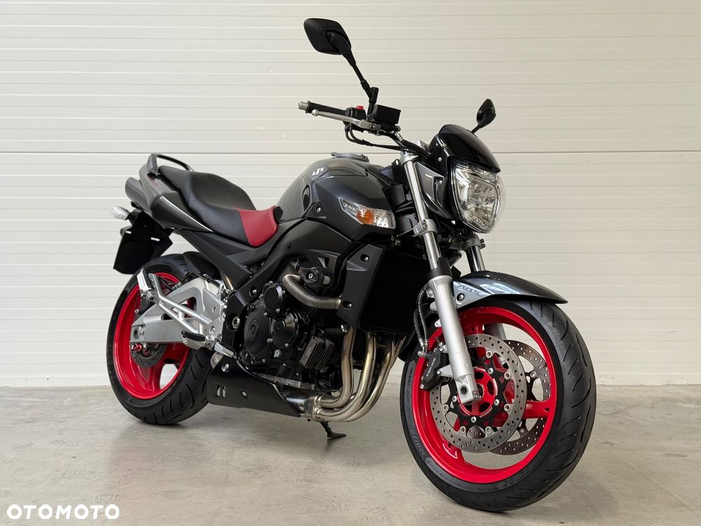 Suzuki GSR - 2
