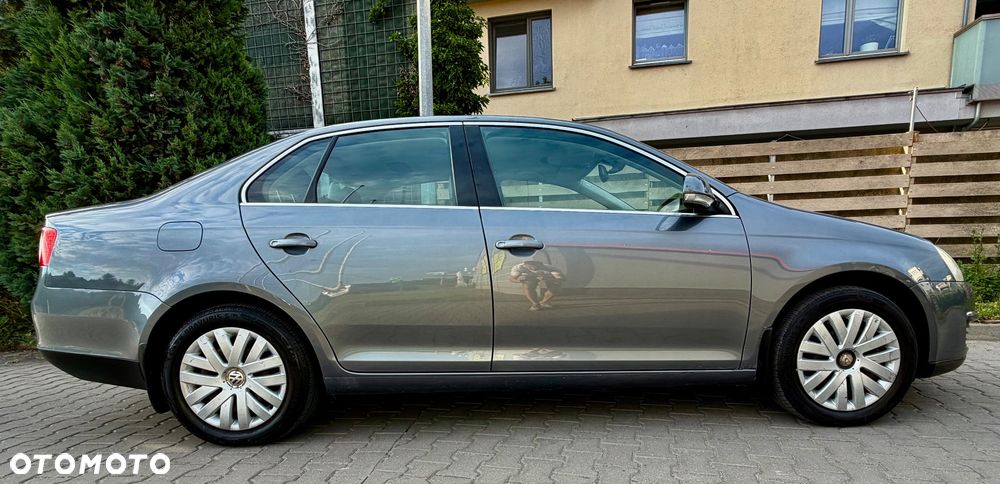 Volkswagen Jetta 1.6 Comfortline - 10