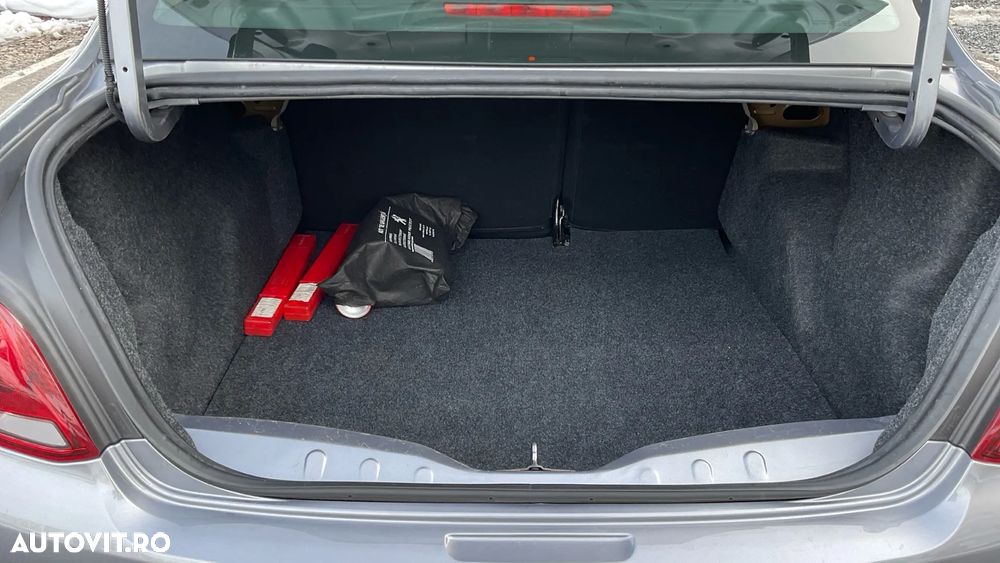 Peugeot 301 1.5 BlueHDI FAP Allure - 23