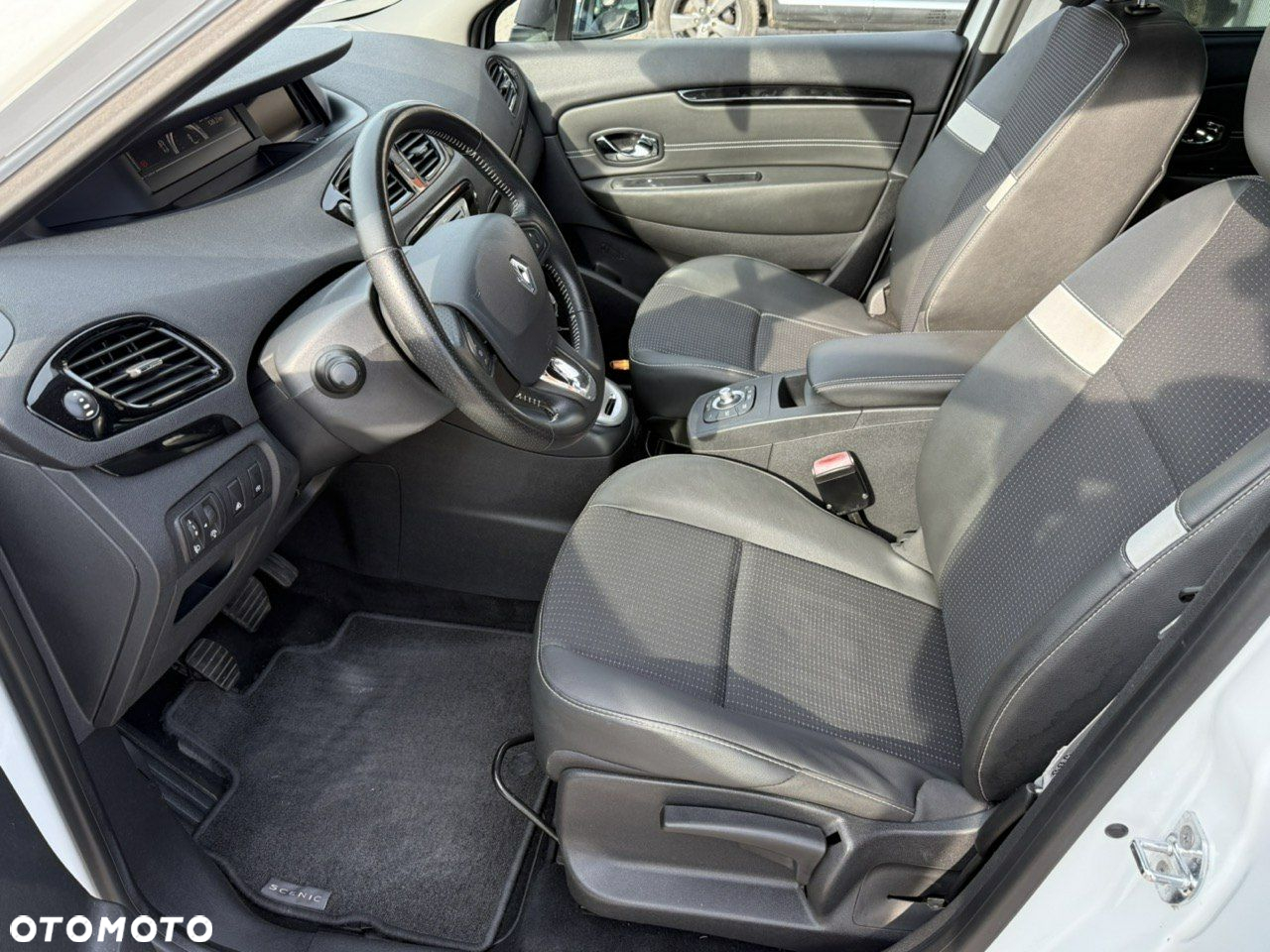 Renault Scenic 1.6 dCi Bose - 20