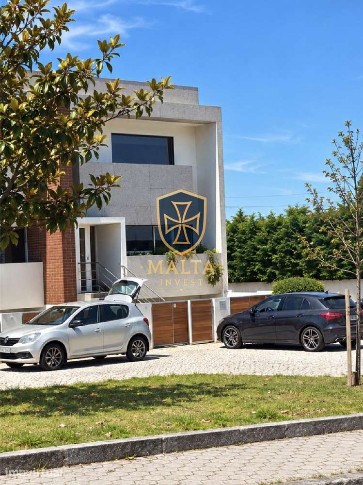 EXCLUSIVO MALTA INVEST | MORADIA T3 DE GAVETO | VILA NOVA DE GAIA - Grande imagem: 2/57